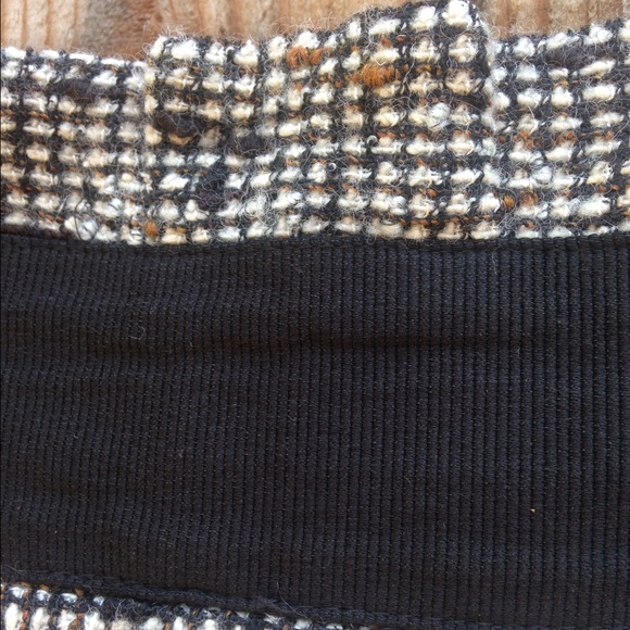 Mid length high waisted skirt - Picture 3 of 4