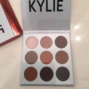 Kylie Jenner eyeshadow