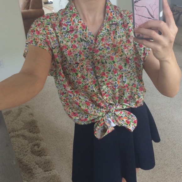 100% Pure Silk Floral Multicolor Button Floral Top - Picture 4 of 4