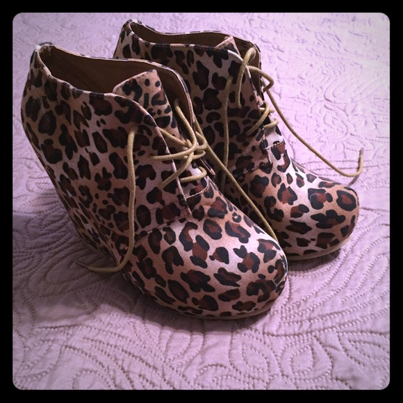 Leopard wedge boots