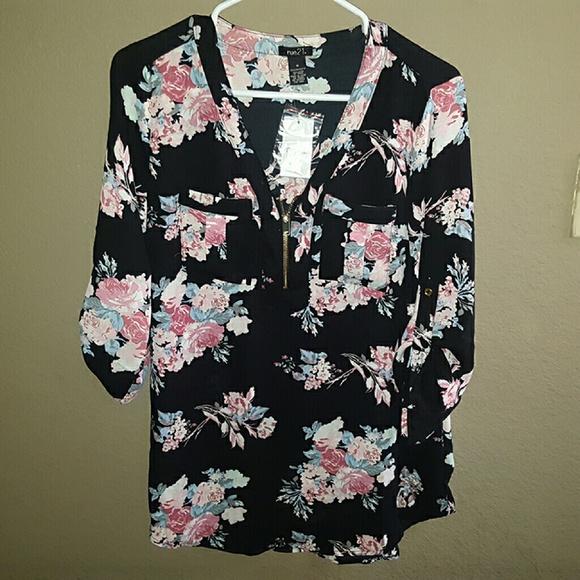 ***SOLD*****Black flower print rue 21 blouse