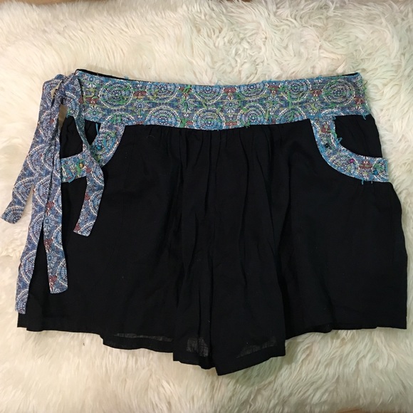 Free People Bohemia Embellished Shorts - Size 4 - Black