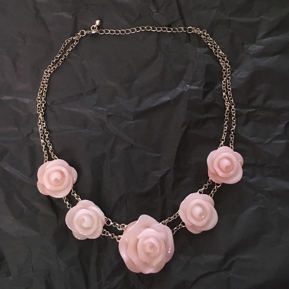 NWOT Charming Charlie's necklace