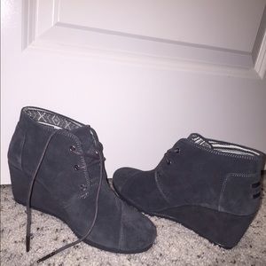 Tom's booties never worn