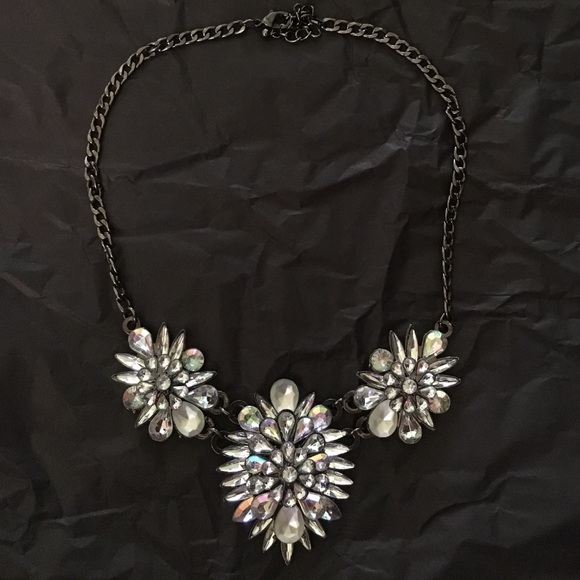 NWOT Statement necklace