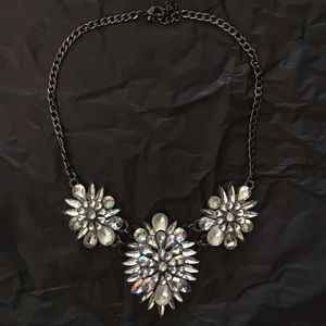 NWOT Statement necklace
