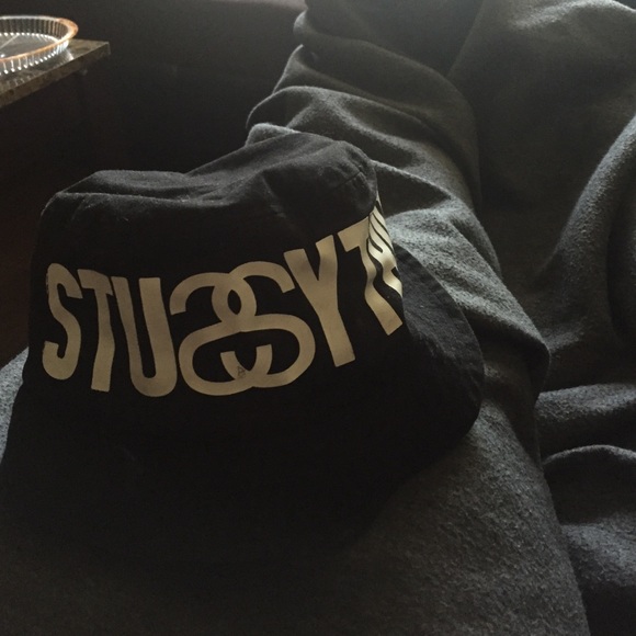 Stussy bucket hat