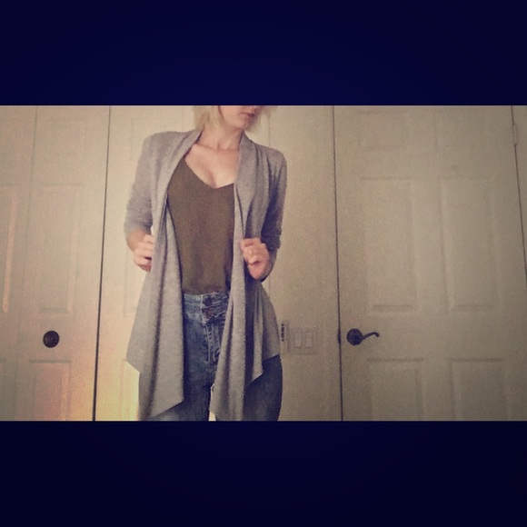 ☀️24 HOUR SALE☀️ Stylish Soft Gray Cardigan