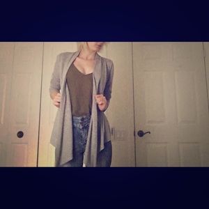☀️24 HOUR SALE☀️ Stylish Soft Gray Cardigan