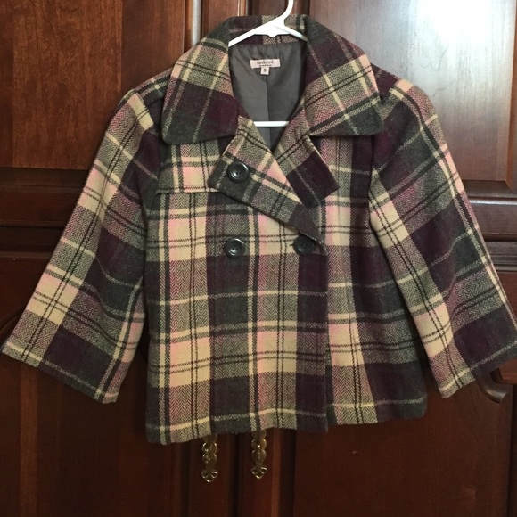Cropped swing style three-quarter sleeve blazer