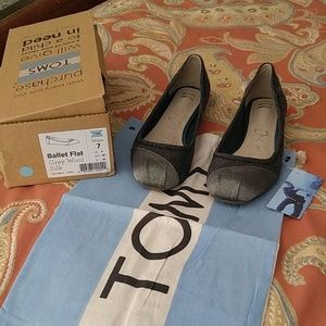 Tom's ballet flats