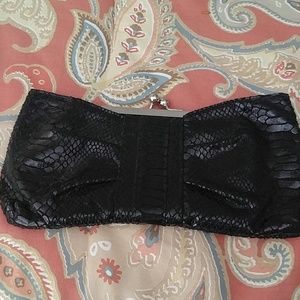 Black clutch