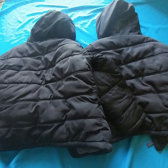 LOT OF 2 BOY'S HOODED WINTER COATS SIZE (S)6-7 - Picture 3 of 4
