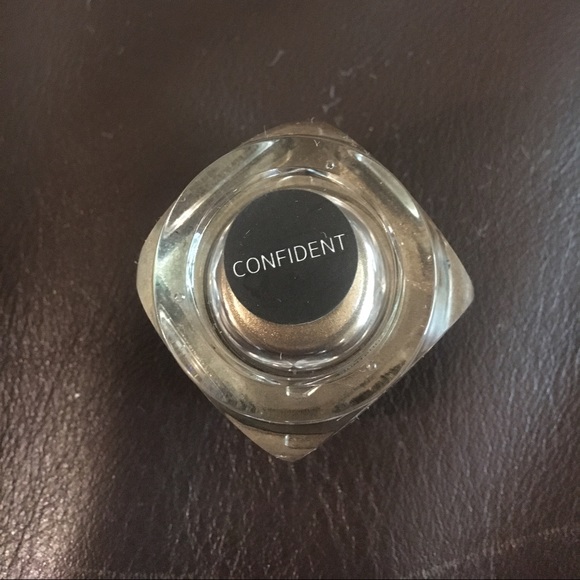Younique makeup - Picture 1 of 2
