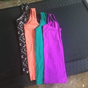 Bundle of 4 tank tops