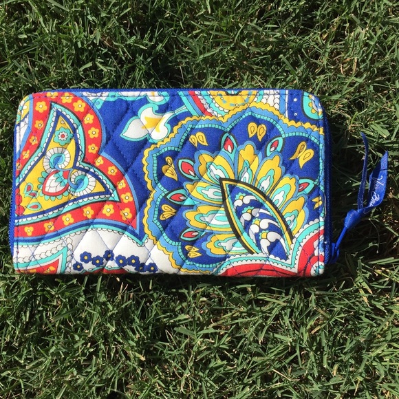 BNWOT Vera Bradley Accordion Wallet Marina Paisley