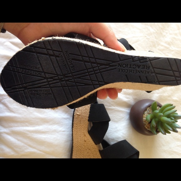 Kenneth Cole Reaction Wedges - Picture 3 of 4