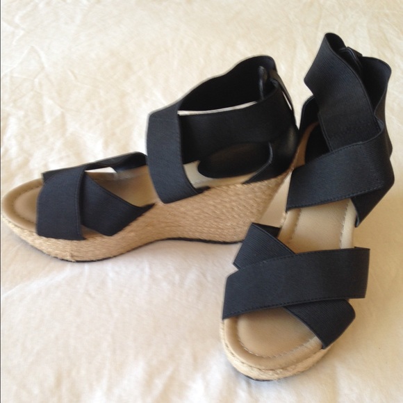 Kenneth Cole Reaction Wedges - Picture 4 of 4
