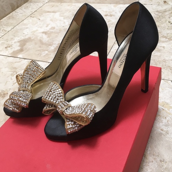 📣Host Pick!⚜️RARE Valentino Satin&Swarovski Heels - Picture 3 of 4