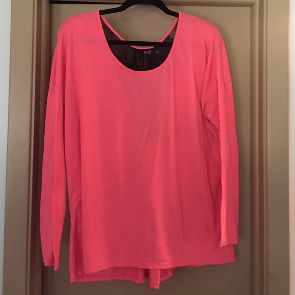 Super cute longsleeve with lace detail