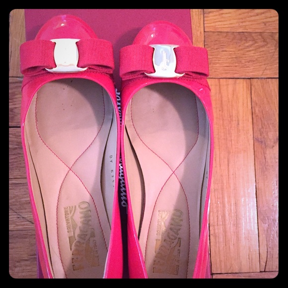 Authentic Ferragamo Varina flats