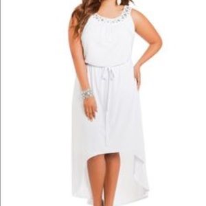 White high low dress w luxury collar.