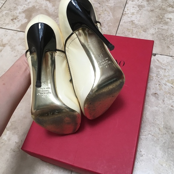 💰SOLD💰 Valentino Peep Toe Bootie Vintage Look - Picture 4 of 4