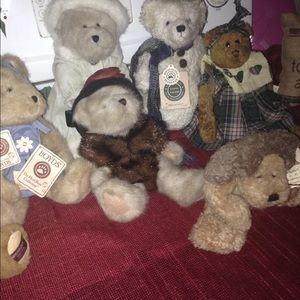 9 BOYDS BEARS items- 8 bears, 1 stand