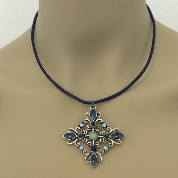 Antique Style Filigree Pendant Necklace - Picture 4 of 4