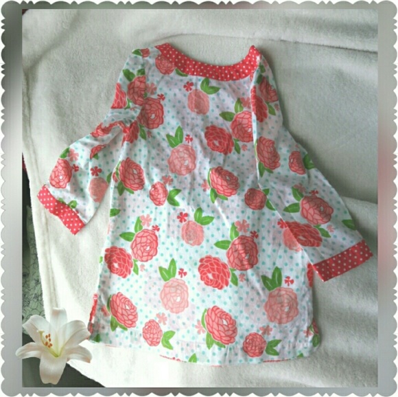 Flower Tunic ๐Host Pic - Picture 2 of 2