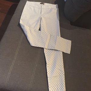 Crosby Gray and White Pattern Ankle Pants
