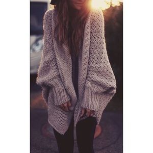 ISO Chunky cable knit sweater cardigan