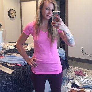 Lululemon swiftly tee, bright pink