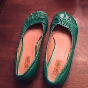 Miz Mooz flats