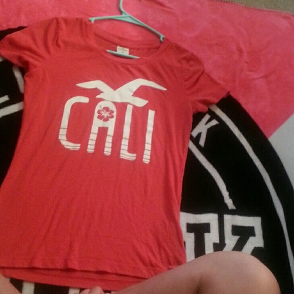 Hollister t shirt!!! - Picture 1 of 4