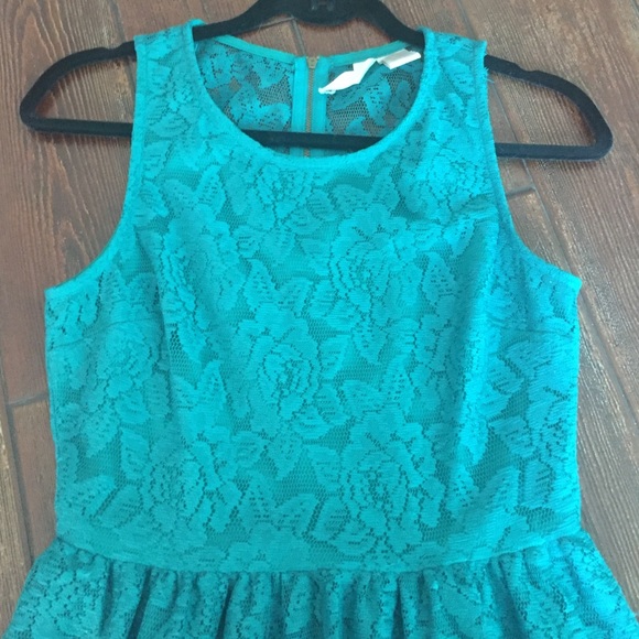 Floral Lace Tiered Midi Dress - Picture 2 of 4