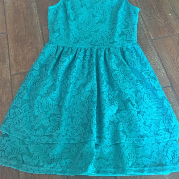 Floral Lace Tiered Midi Dress - Picture 3 of 4