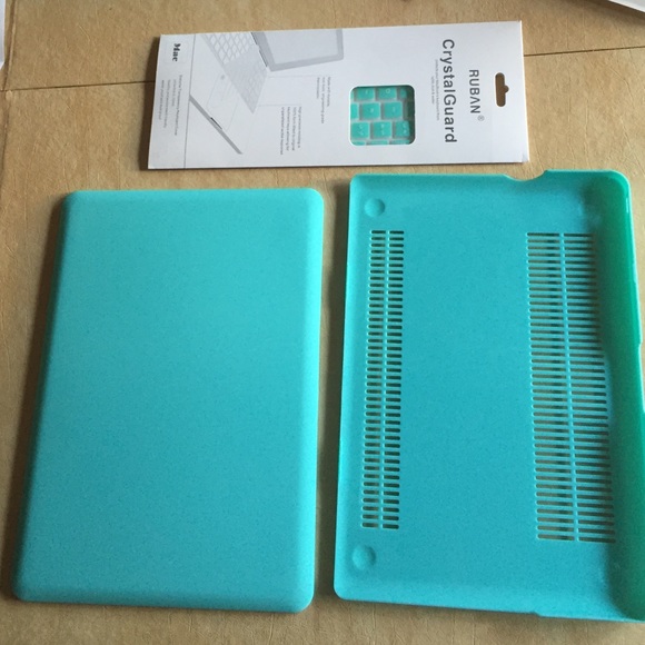 MacBook hard shell case and keyboard cover - Picture 2 of 2