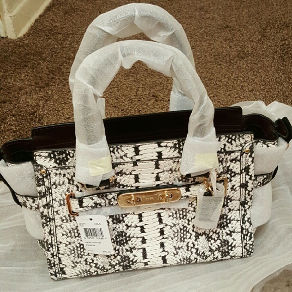 πHPπ **SOLD** Coach Swagger Carryall - Picture 2 of 4