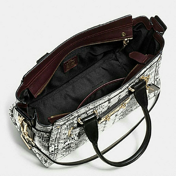 πHPπ **SOLD** Coach Swagger Carryall - Picture 3 of 4