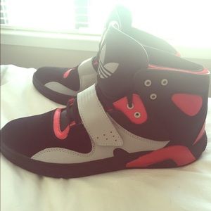 Adidas Roundhouse Mid Men's Shoe