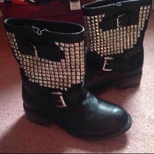 Studded shirt boots