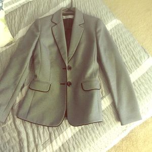 Tahari size 2 blazer