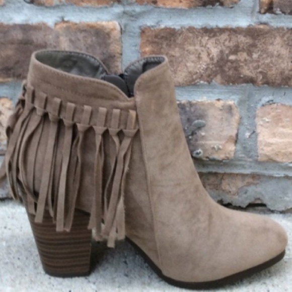 ❤️LAST ONES❤️ Tassel Fringe Back Zip Booties - Picture 3 of 4