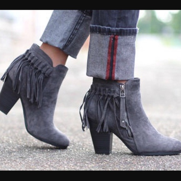 ❤️5.5 ONLY❤️ Fall Fringe Booties in 3 COLORS - Picture 3 of 4
