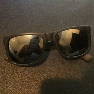 Authentic polarized RAY BANS DARK GREY