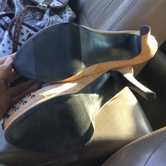 Studded heels - Picture 2 of 3
