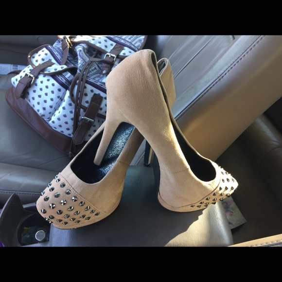 Studded heels - Picture 3 of 3