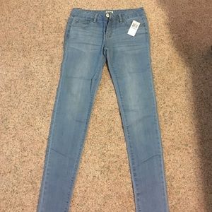 BNWT Celebrity Pink Low-Rise Slim Skinny Jeans!!👖