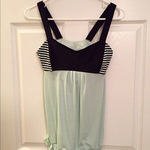 MINT Lululemon tank top with built in bra